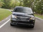 Chrysler Town & Country 2010 года